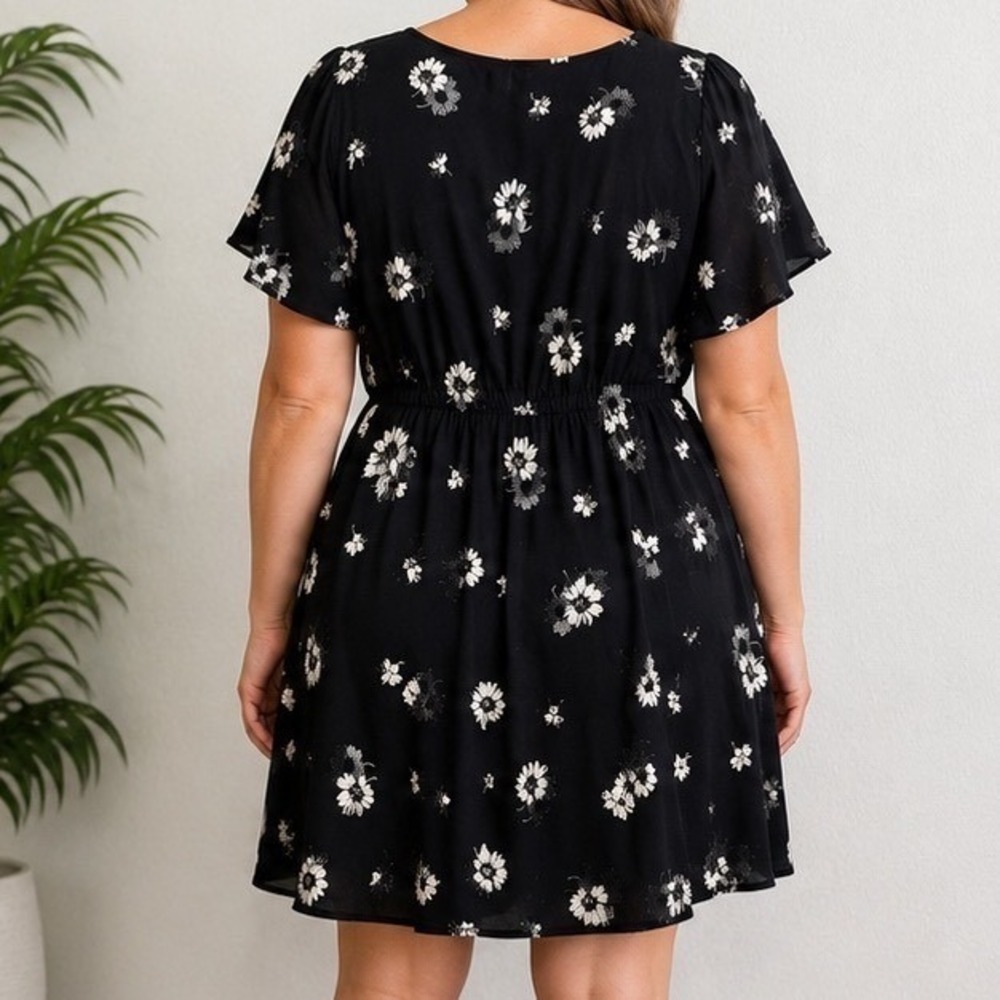 Torrid Mini Wash Challis V-Neck Dress Dotted Daisies 1X 14-16 Boho Cottagecore - Picture 7 of 7